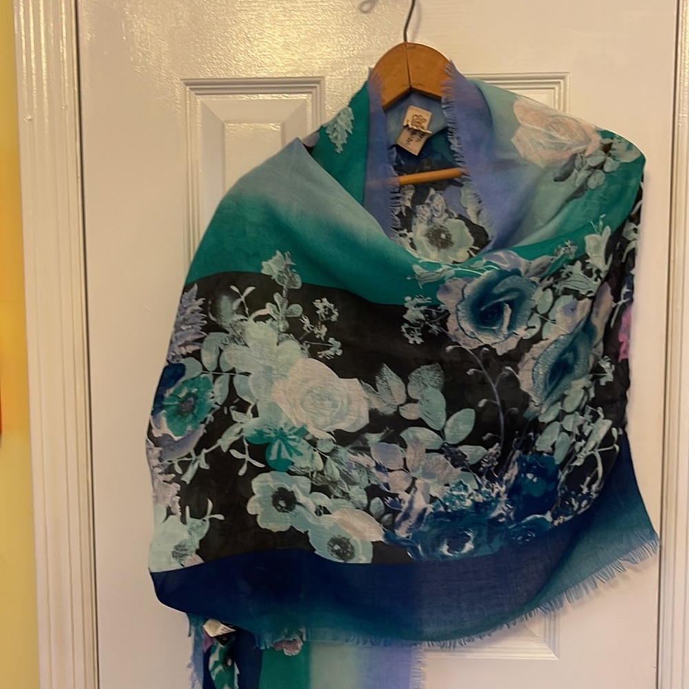 Cashmere Wrap. Made in England - Picture 4 of 5